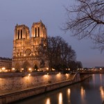 La Cathédrale Notre Dame de Paris à la Tombée de la Nuit